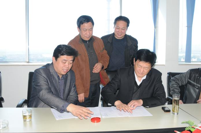 2012年3月31日，洛陽市國資委與魏振幫、李佑生、牛俊輝、李愛科、張斌等5人組成的職工聯(lián)合購買體簽訂《產(chǎn)權(quán)轉(zhuǎn)讓協(xié)議》。